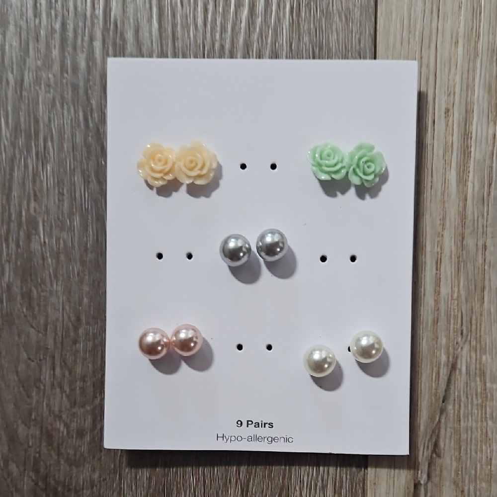 💝💝5/$25💝💝Floral and Pearl Stud Earrings Set for Kids